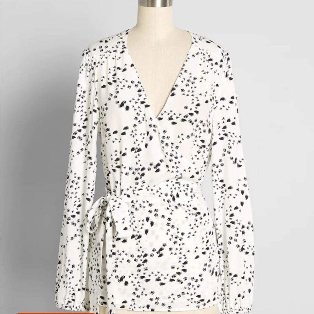 ModCloth As We're Wrapping Up Top Size Large White Critter Paws